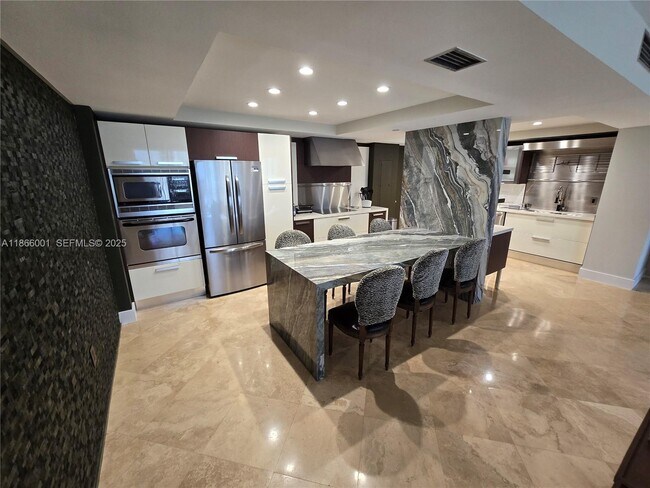 11113 Biscayne Blvd in Miami, FL - Building Photo - Building Photo