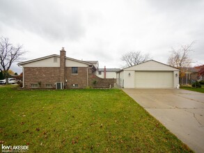 39951 Fraser Dr in Sterling Heights, MI - Building Photo - Building Photo