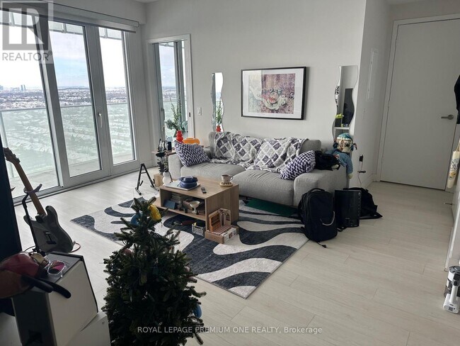 3900 Confederation Pkwy in Mississauga, ON - Building Photo - Building Photo