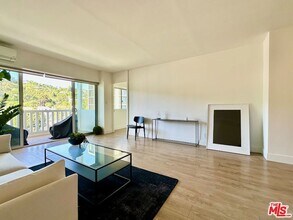 999 N Doheny Dr, Unit 904 in West Hollywood, CA - Foto de edificio - Building Photo