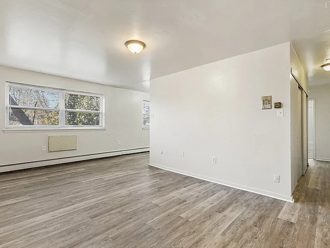 921 W Spencer St in Philadelphia, PA - Foto de edificio - Building Photo