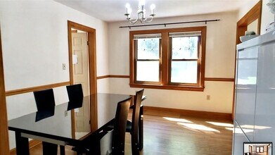 8 Dunedin Rd in Wellesley, MA - Foto de edificio - Building Photo