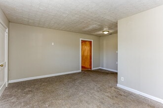 5299 Sharon St in Forest Park, GA - Foto de edificio - Building Photo