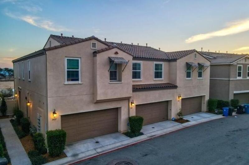 5451 San Roberto in San Diego, CA - Building Photo