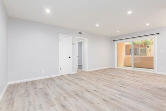 Coldwater Contessa in Sherman Oaks, CA - Building Photo - Building Photo