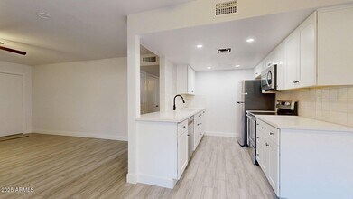 1118 N Granite Reef Rd in Scottsdale, AZ - Building Photo - Building Photo