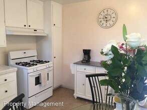 2328 Virginia Ave in Santa Monica, CA - Building Photo - Building Photo