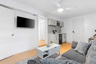 3903 E Powhatan Ave in Tampa, FL - Building Photo - Building Photo