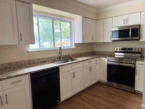 1079 Tall Oak Dr in Virginia Beach, VA - Building Photo - Building Photo