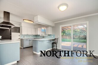6431 Robertson Dr in Boise, ID - Foto de edificio - Building Photo