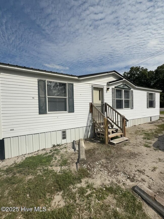 2108 Catherine Lake Rd in Richlands, NC - Building Photo - Building Photo