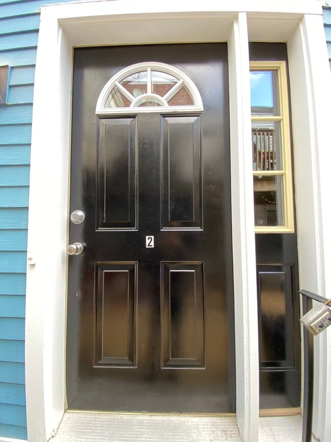 241 W 3rd St, Unit 2 in Boston, MA - Building Photo - Building Photo