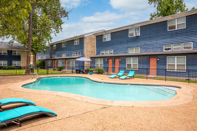 AE CHARLESTON LLC (charlest) in Norman, OK - Building Photo - Building Photo