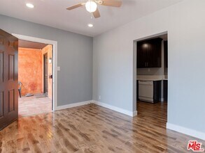 11472 Ventura Blvd in Los Angeles, CA - Building Photo - Building Photo
