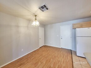 5278 Sacha Way in Las Vegas, NV - Building Photo - Building Photo