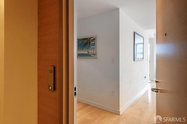 property at 1 Hawthorne St