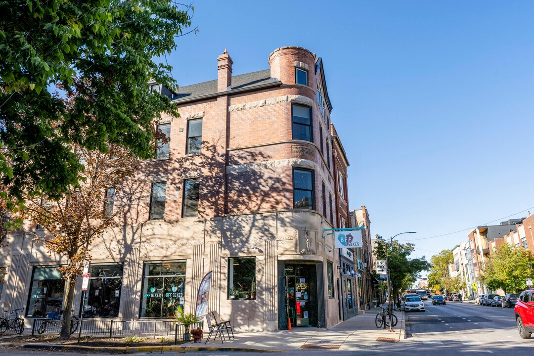 2056 N Damen Ave in Chicago, IL - Building Photo