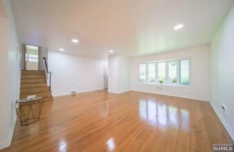 10 Center St in Cresskill, NJ - Building Photo - Building Photo