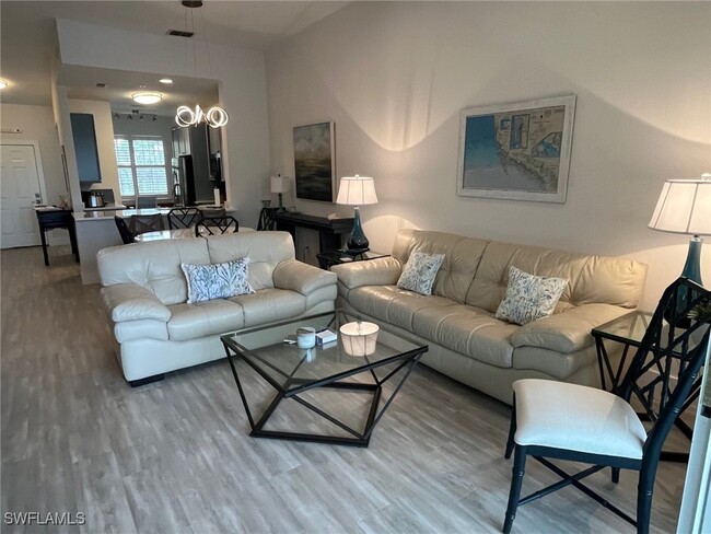 2325 Carrington Ct in Naples, FL - Building Photo - Building Photo