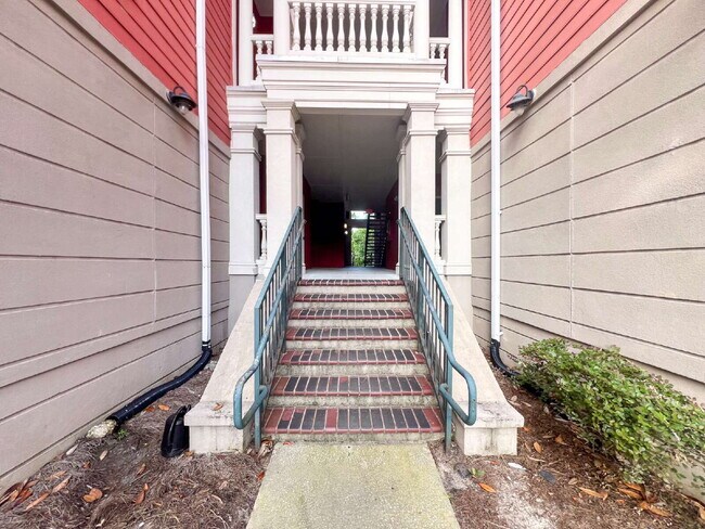 2011 Whitemarsh Way in Savannah, GA - Building Photo - Building Photo