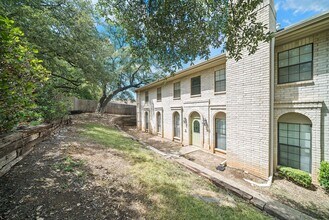 8415 Fredericksburg Rd in San Antonio, TX - Building Photo - Building Photo