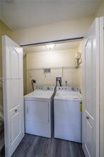 8882 W Flagler St in Miami, FL - Building Photo - Building Photo