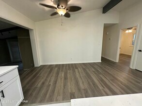 4806 Mid Dr in Louisville, KY - Building Photo - Building Photo