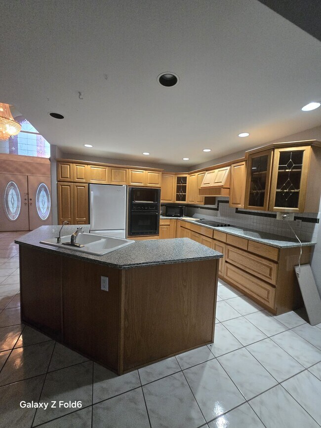 17304-17396 96 Ave in Surrey, BC - Building Photo - Building Photo