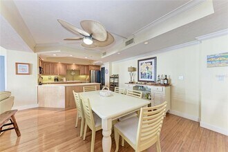 1212 Benjamin Franklin Dr in Sarasota, FL - Foto de edificio - Building Photo