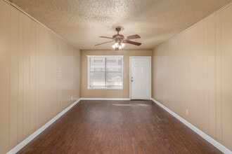 Sycamore Apartments in Fayetteville, AR - Building Photo - Interior Photo