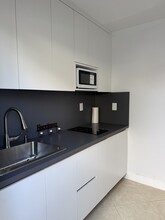 10340 SW 43rd St, Unit 1 in Miami, FL - Foto de edificio - Building Photo