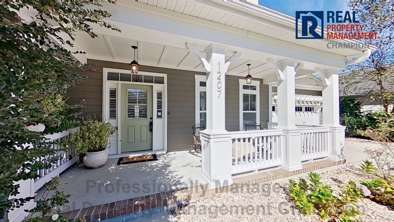 1207 Matteo Dr in Wilmington, NC - Building Photo