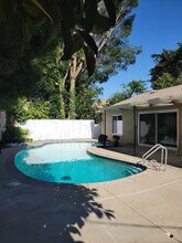 16101 Dickens St in Los Angeles, CA - Building Photo - Building Photo