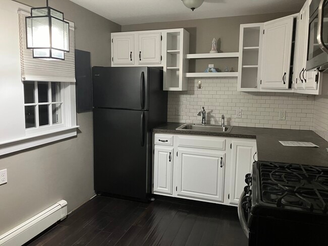 994 Union St, Unit Quaint 2nd flr 1 bedroom