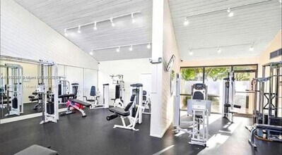2320 S Cypress Bend Dr in Pompano Beach, FL - Building Photo - Building Photo