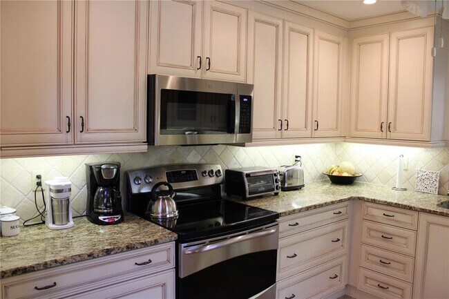 7909 4th Ave W in Bradenton, FL - Building Photo - Building Photo