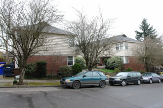 Bowers Apartments in Portland, OR - Building Photo - Building Photo