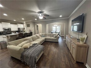 AUGUST MOVE IN!! Beautiful 3 Bedroom Townhome Available for Lease! in College Station, TX - Building Photo - Building Photo