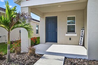 7782 Peace Lily Ave in Wesley Chapel, FL - Building Photo - Building Photo