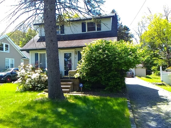 12 Orchard St in Spring Valley, NY - Foto de edificio - Building Photo