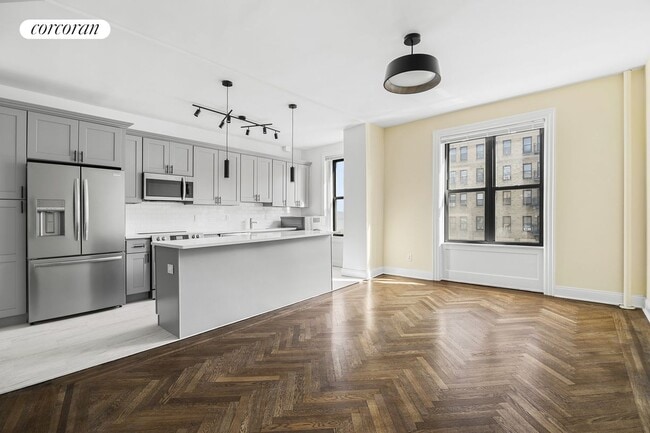 880 W 181st St in New York, NY - Building Photo - Building Photo