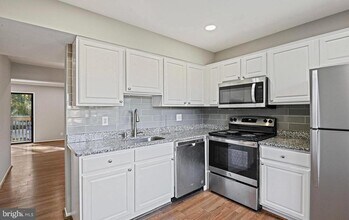2691 Glengyle Dr in Vienna, VA - Building Photo - Building Photo