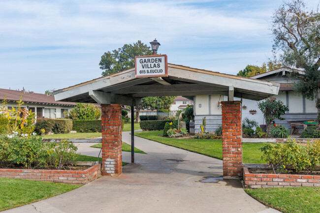 Garden Villas in Santa Ana, CA - Building Photo - Building Photo