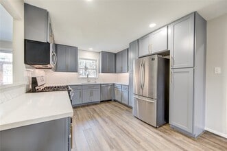 6026 Clarewood Dr in Houston, TX - Building Photo - Building Photo