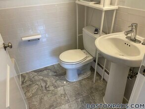 134 Summer St, Unit 32 in Malden, MA - Building Photo - Building Photo