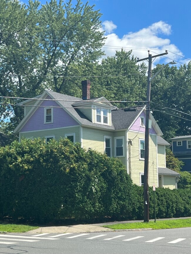 274 Prospect St, Unit 2 in Northampton, MA - Foto de edificio - Building Photo