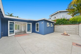 239 N Acacia Ave in Solana Beach, CA - Building Photo - Building Photo
