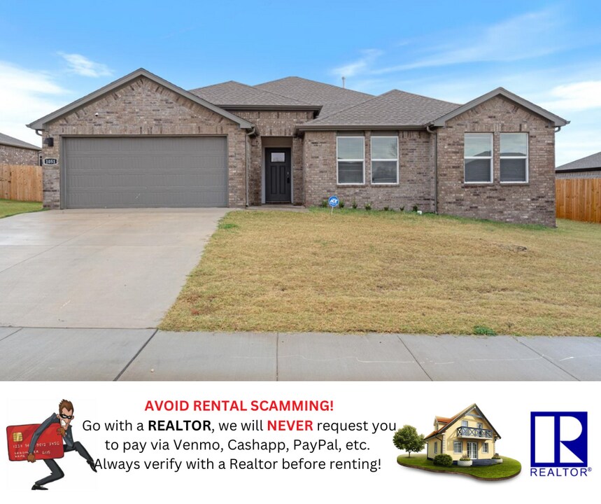 1051 EMERALD St in Prairie Grove, AR - Building Photo