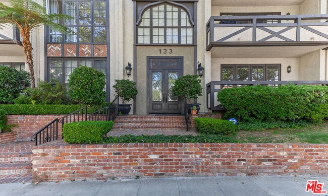 133 S Oakhurst Dr in Beverly Hills, CA - Building Photo - Building Photo