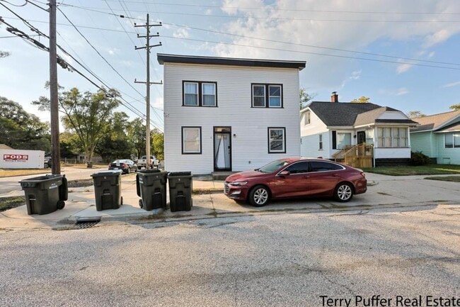 995 E Forest Ave in Muskegon, MI - Building Photo - Building Photo